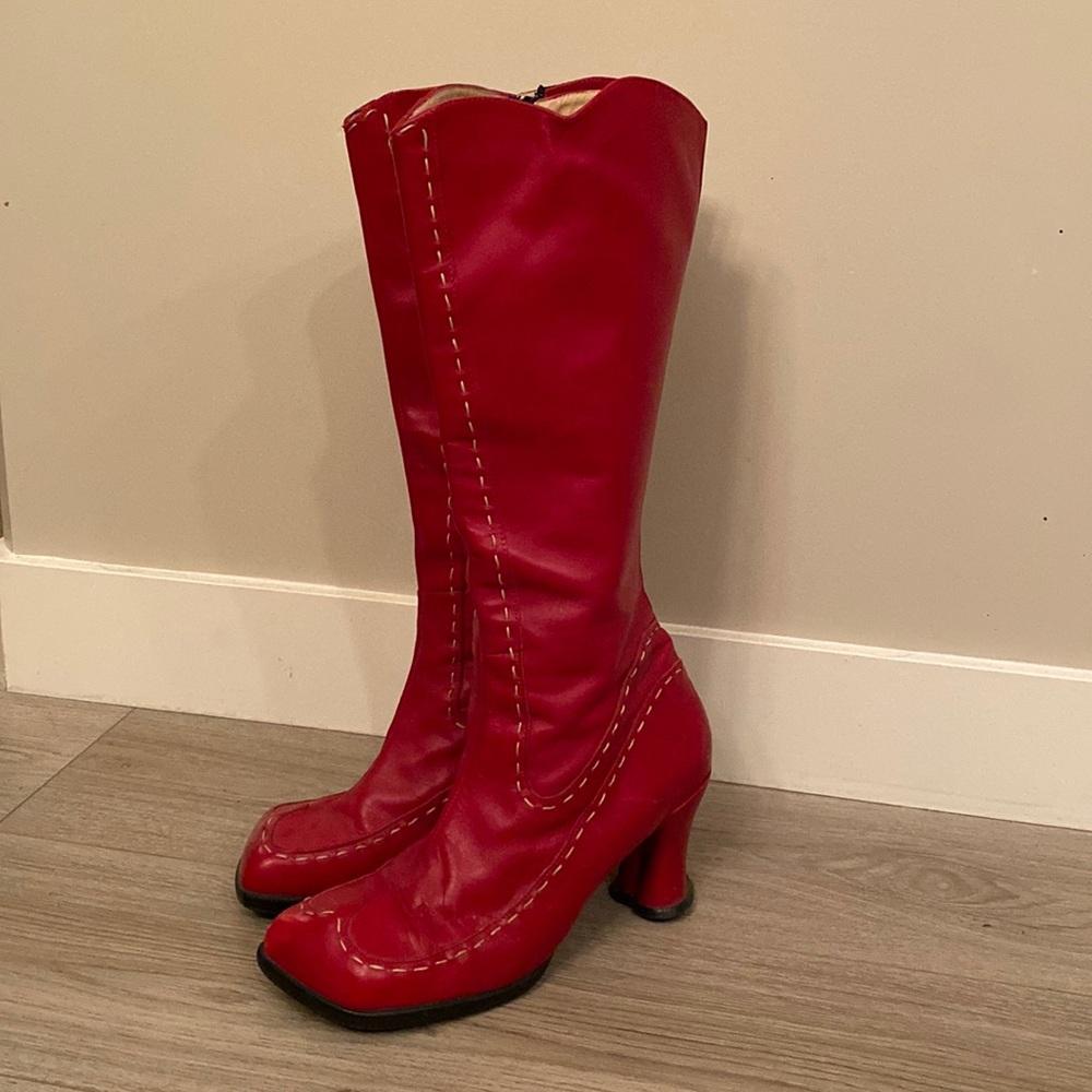 Vintage red vogs with a heart shaped heal